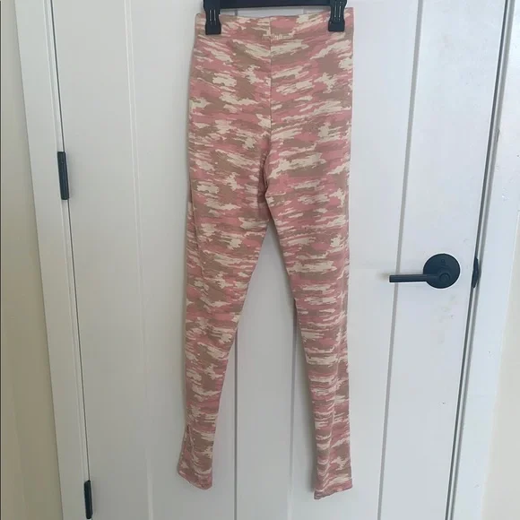 Pink Camouflage Leggings - Picture 3 of 3